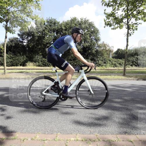 11.08.2024 - GEWOBA Citytriathlon Bremen H.Heesch http://msf.ph/oto/6774960 11.08.2024 10:39:25 Radfahren 78, 92, 99 meine-sportfotos.de