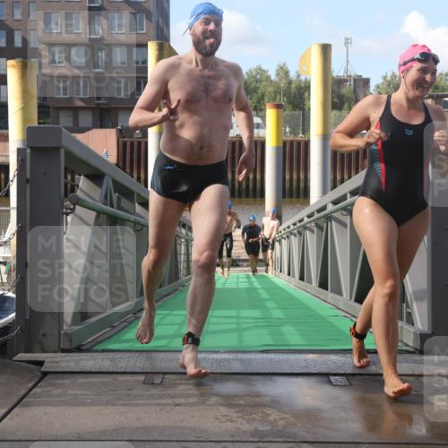 11.08.2024 - GEWOBA Citytriathlon Bremen Lena Gebhardt http://msf.ph/oto/6774962 11.08.2024 10:11:53 Schwimmen 2, 15, 18, 35, 74, 84, 88, 97, 113, 114 meine-sportfotos.de