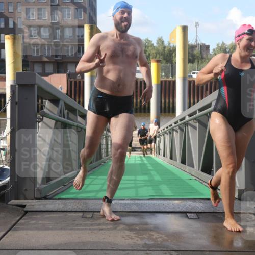 11.08.2024 - GEWOBA Citytriathlon Bremen Lena Gebhardt http://msf.ph/oto/6774966 11.08.2024 10:11:54 Schwimmen 2, 15, 18, 35, 49, 74, 84, 88, 97, 113, 114 meine-sportfotos.de