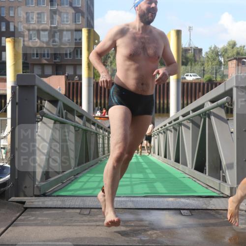 11.08.2024 - GEWOBA Citytriathlon Bremen Lena Gebhardt http://msf.ph/oto/6774968 11.08.2024 10:11:54 Schwimmen 2, 15, 18, 35, 49, 74, 84, 88, 97, 113, 114 meine-sportfotos.de