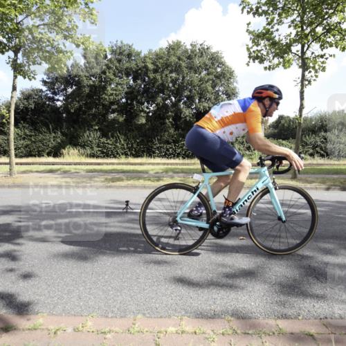 11.08.2024 - GEWOBA Citytriathlon Bremen H.Heesch http://msf.ph/oto/6774971 11.08.2024 10:40:10 Radfahren 33, 87 meine-sportfotos.de
