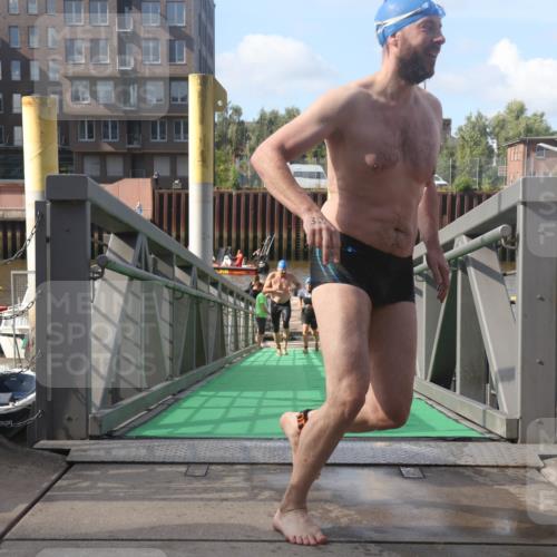 11.08.2024 - GEWOBA Citytriathlon Bremen Lena Gebhardt http://msf.ph/oto/6774972 11.08.2024 10:11:54 Schwimmen 2, 15, 18, 35, 49, 74, 84, 88, 97, 113, 114 meine-sportfotos.de