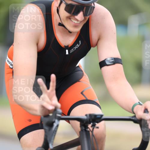 11.08.2024 - GEWOBA Citytriathlon Bremen H.Heesch http://msf.ph/oto/6774973 11.08.2024 11:42:37 Radfahren 857, 877 meine-sportfotos.de