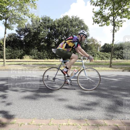 11.08.2024 - GEWOBA Citytriathlon Bremen H.Heesch http://msf.ph/oto/6774975 11.08.2024 10:40:15 Radfahren 26, 33, 38, 66, 87 meine-sportfotos.de