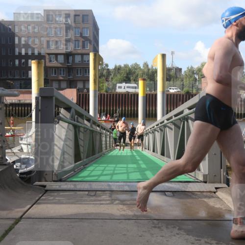 11.08.2024 - GEWOBA Citytriathlon Bremen Lena Gebhardt http://msf.ph/oto/6774976 11.08.2024 10:11:54 Schwimmen 2, 15, 18, 35, 49, 74, 84, 88, 97, 113, 114 meine-sportfotos.de