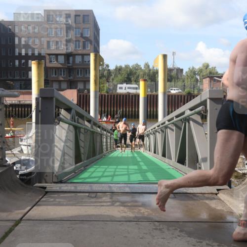 11.08.2024 - GEWOBA Citytriathlon Bremen Lena Gebhardt http://msf.ph/oto/6774981 11.08.2024 10:11:54 Schwimmen 2, 15, 18, 35, 49, 74, 84, 88, 97, 113, 114 meine-sportfotos.de