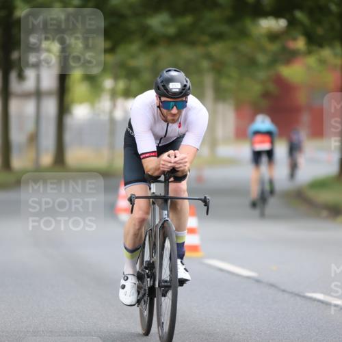 11.08.2024 - GEWOBA Citytriathlon Bremen H.Heesch http://msf.ph/oto/6774985 11.08.2024 11:42:48 Radfahren 857, 1008 meine-sportfotos.de