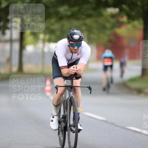11.08.2024 - GEWOBA Citytriathlon Bremen H.Heesch http://msf.ph/oto/6774988 11.08.2024 11:42:48 Radfahren 857, 1008 meine-sportfotos.de
