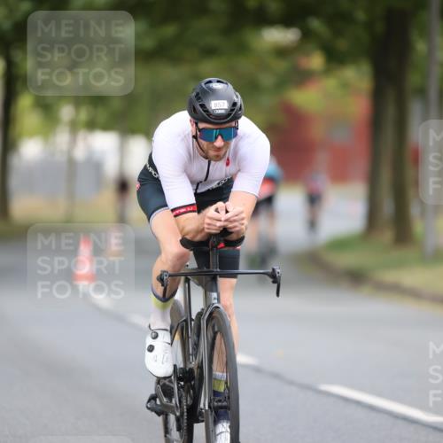 11.08.2024 - GEWOBA Citytriathlon Bremen H.Heesch http://msf.ph/oto/6775001 11.08.2024 11:42:48 Radfahren 857, 1008 meine-sportfotos.de