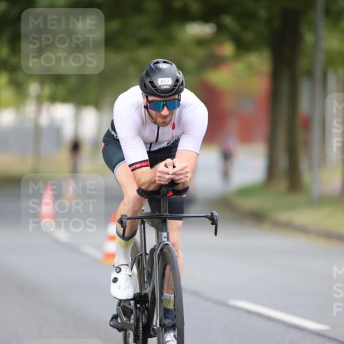 11.08.2024 - GEWOBA Citytriathlon Bremen H.Heesch http://msf.ph/oto/6775005 11.08.2024 11:42:48 Radfahren 857, 1008 meine-sportfotos.de