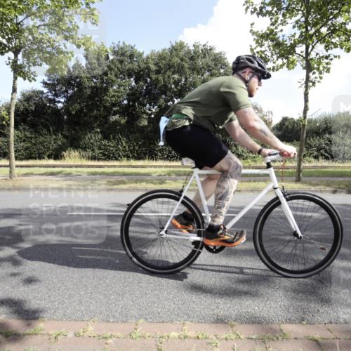 11.08.2024 - GEWOBA Citytriathlon Bremen H.Heesch http://msf.ph/oto/6775006 11.08.2024 10:41:02 Radfahren 15, 32, 49, 69, 80, 84, 98, 109 meine-sportfotos.de