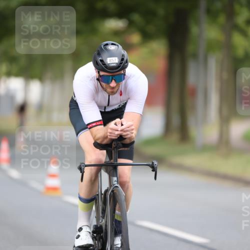 11.08.2024 - GEWOBA Citytriathlon Bremen H.Heesch http://msf.ph/oto/6775013 11.08.2024 11:42:48 Radfahren 857, 1008 meine-sportfotos.de