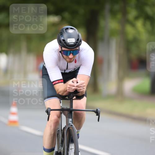 11.08.2024 - GEWOBA Citytriathlon Bremen H.Heesch http://msf.ph/oto/6775019 11.08.2024 11:42:49 Radfahren 857, 1008 meine-sportfotos.de