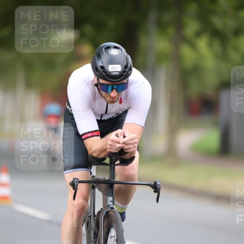 11.08.2024 - GEWOBA Citytriathlon Bremen H.Heesch http://msf.ph/oto/6775023 11.08.2024 11:42:49 Radfahren 857, 1008 meine-sportfotos.de
