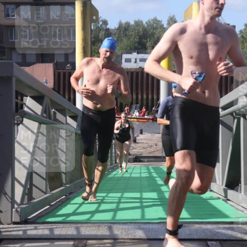 11.08.2024 - GEWOBA Citytriathlon Bremen Lena Gebhardt http://msf.ph/oto/6775035 11.08.2024 10:12:00 Schwimmen 15, 49, 74, 84, 88, 97, 113, 114 meine-sportfotos.de