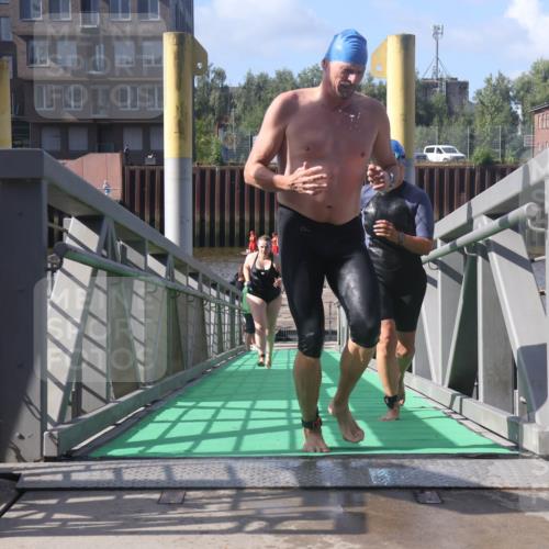 11.08.2024 - GEWOBA Citytriathlon Bremen Lena Gebhardt http://msf.ph/oto/6775053 11.08.2024 10:12:01 Schwimmen 15, 49, 74, 84, 88, 97, 113, 114 meine-sportfotos.de