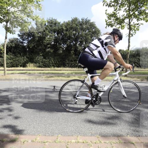 11.08.2024 - GEWOBA Citytriathlon Bremen H.Heesch http://msf.ph/oto/6775055 11.08.2024 10:42:37 Radfahren 12, 67, 68, 74, 88, 106 meine-sportfotos.de