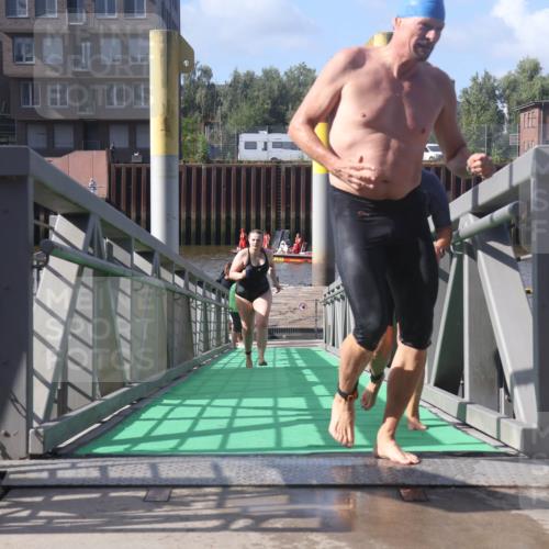 11.08.2024 - GEWOBA Citytriathlon Bremen Lena Gebhardt http://msf.ph/oto/6775059 11.08.2024 10:12:02 Schwimmen 15, 49, 68, 74, 84, 88, 97, 113, 114 meine-sportfotos.de