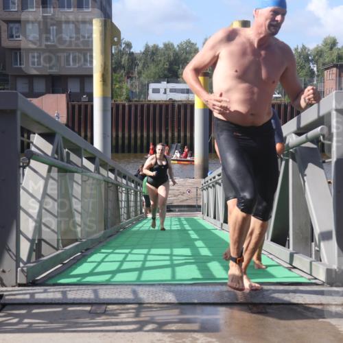 11.08.2024 - GEWOBA Citytriathlon Bremen Lena Gebhardt http://msf.ph/oto/6775061 11.08.2024 10:12:02 Schwimmen 15, 49, 68, 74, 84, 88, 97, 113, 114 meine-sportfotos.de