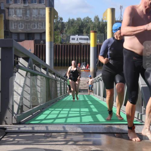 11.08.2024 - GEWOBA Citytriathlon Bremen Lena Gebhardt http://msf.ph/oto/6775065 11.08.2024 10:12:02 Schwimmen 15, 49, 68, 74, 84, 88, 97, 113, 114 meine-sportfotos.de