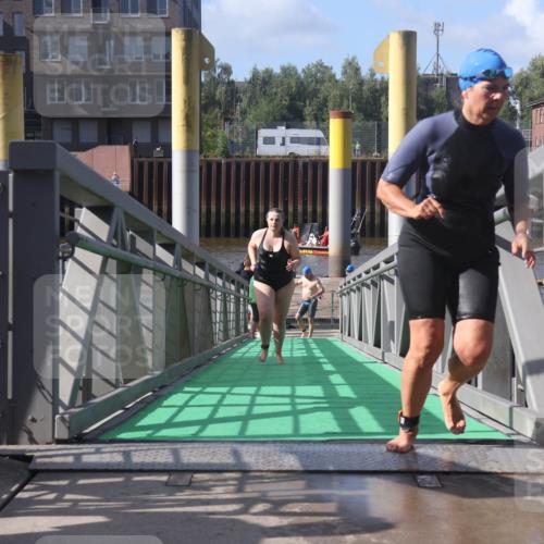 11.08.2024 - GEWOBA Citytriathlon Bremen Lena Gebhardt http://msf.ph/oto/6775066 11.08.2024 10:12:03 Schwimmen 15, 49, 68, 74, 84, 88, 97, 114 meine-sportfotos.de