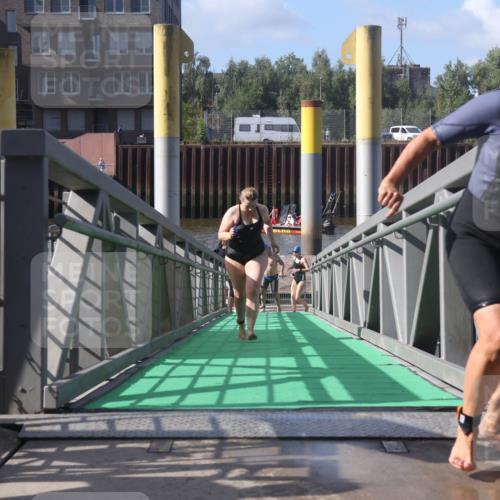 11.08.2024 - GEWOBA Citytriathlon Bremen Lena Gebhardt http://msf.ph/oto/6775072 11.08.2024 10:12:03 Schwimmen 15, 49, 68, 74, 84, 88, 97, 114 meine-sportfotos.de