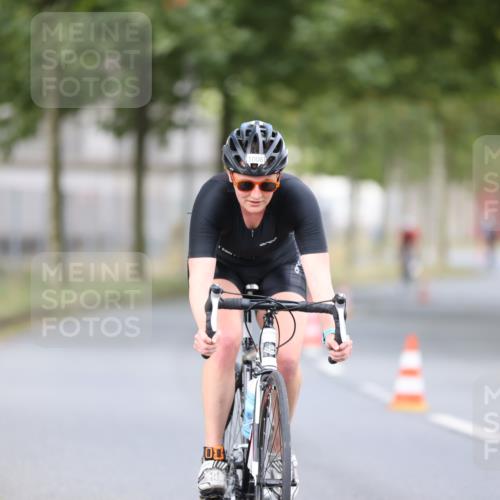 11.08.2024 - GEWOBA Citytriathlon Bremen H.Heesch http://msf.ph/oto/6775073 11.08.2024 11:42:57 Radfahren 780, 857, 1008 meine-sportfotos.de