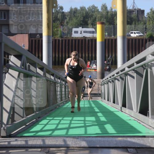 11.08.2024 - GEWOBA Citytriathlon Bremen Lena Gebhardt http://msf.ph/oto/6775076 11.08.2024 10:12:03 Schwimmen 15, 49, 68, 74, 84, 88, 97, 114 meine-sportfotos.de