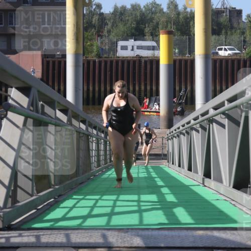 11.08.2024 - GEWOBA Citytriathlon Bremen Lena Gebhardt http://msf.ph/oto/6775077 11.08.2024 10:12:03 Schwimmen 15, 49, 68, 74, 84, 88, 97, 114 meine-sportfotos.de