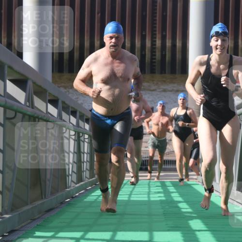11.08.2024 - GEWOBA Citytriathlon Bremen Lena Gebhardt http://msf.ph/oto/6775107 11.08.2024 10:12:11 Schwimmen 15, 38, 49, 68, 88, 97, 104, 114 meine-sportfotos.de