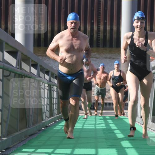 11.08.2024 - GEWOBA Citytriathlon Bremen Lena Gebhardt http://msf.ph/oto/6775109 11.08.2024 10:12:11 Schwimmen 15, 38, 49, 68, 88, 97, 104, 114 meine-sportfotos.de