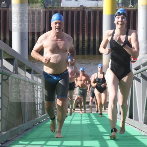 11.08.2024 - GEWOBA Citytriathlon Bremen Lena Gebhardt http://msf.ph/oto/6775110 11.08.2024 10:12:11 Schwimmen 15, 38, 49, 68, 88, 97, 104, 114 meine-sportfotos.de