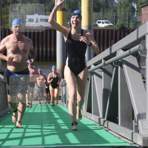 11.08.2024 - GEWOBA Citytriathlon Bremen Lena Gebhardt http://msf.ph/oto/6775116 11.08.2024 10:12:12 Schwimmen 15, 38, 49, 68, 88, 97, 104, 114 meine-sportfotos.de