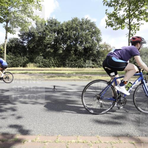 11.08.2024 - GEWOBA Citytriathlon Bremen H.Heesch http://msf.ph/oto/6775132 11.08.2024 10:44:22 Radfahren 48 meine-sportfotos.de