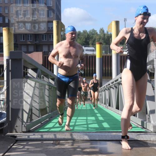 11.08.2024 - GEWOBA Citytriathlon Bremen Lena Gebhardt http://msf.ph/oto/6775133 11.08.2024 10:12:13 Schwimmen 15, 38, 49, 68, 88, 97, 104, 114 meine-sportfotos.de