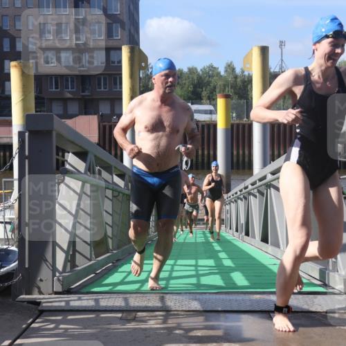 11.08.2024 - GEWOBA Citytriathlon Bremen Lena Gebhardt http://msf.ph/oto/6775134 11.08.2024 10:12:14 Schwimmen 15, 38, 49, 68, 88, 97, 104, 114 meine-sportfotos.de