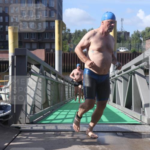 11.08.2024 - GEWOBA Citytriathlon Bremen Lena Gebhardt http://msf.ph/oto/6775141 11.08.2024 10:12:14 Schwimmen 15, 38, 49, 68, 88, 97, 104, 114 meine-sportfotos.de