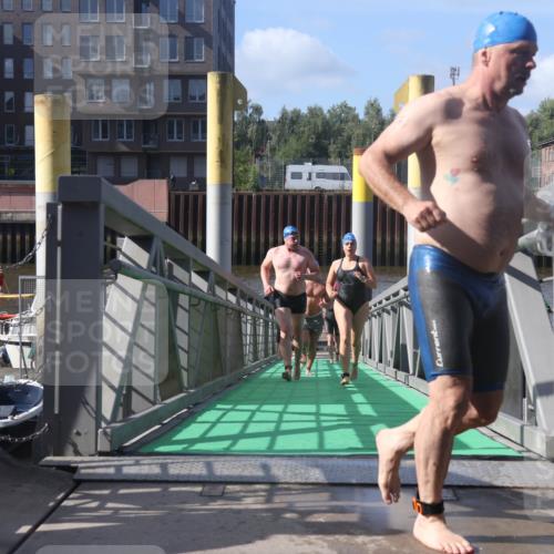 11.08.2024 - GEWOBA Citytriathlon Bremen Lena Gebhardt http://msf.ph/oto/6775142 11.08.2024 10:12:15 Schwimmen 15, 36, 38, 49, 68, 88, 97, 104, 114 meine-sportfotos.de