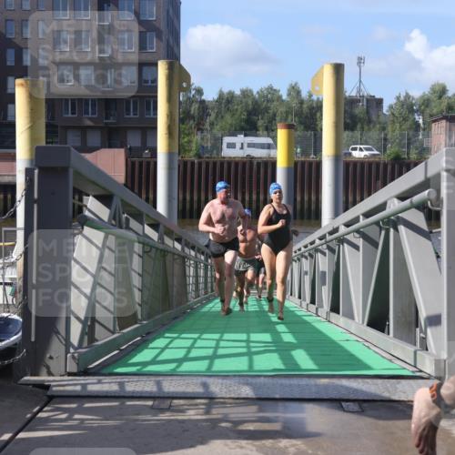 11.08.2024 - GEWOBA Citytriathlon Bremen Lena Gebhardt http://msf.ph/oto/6775146 11.08.2024 10:12:15 Schwimmen 15, 36, 38, 49, 68, 88, 97, 104, 114 meine-sportfotos.de