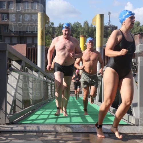 11.08.2024 - GEWOBA Citytriathlon Bremen Lena Gebhardt http://msf.ph/oto/6775156 11.08.2024 10:12:18 Schwimmen 36, 38, 49, 68, 104 meine-sportfotos.de