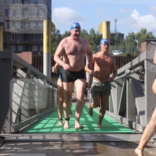 11.08.2024 - GEWOBA Citytriathlon Bremen Lena Gebhardt http://msf.ph/oto/6775160 11.08.2024 10:12:18 Schwimmen 36, 38, 49, 68, 104 meine-sportfotos.de