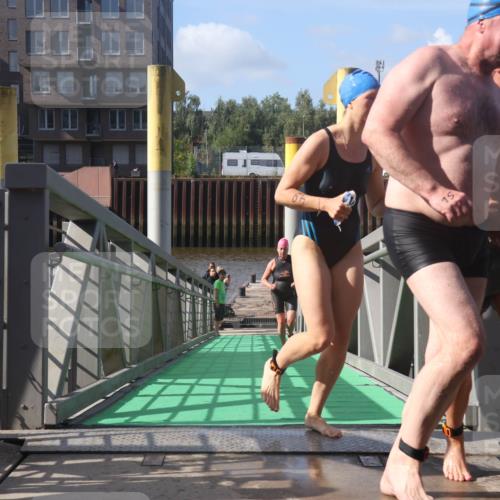 11.08.2024 - GEWOBA Citytriathlon Bremen Lena Gebhardt http://msf.ph/oto/6775172 11.08.2024 10:12:19 Schwimmen 36, 38, 49, 68, 104 meine-sportfotos.de