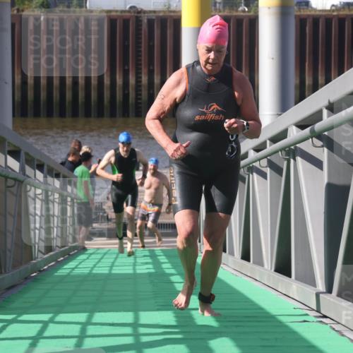 11.08.2024 - GEWOBA Citytriathlon Bremen Lena Gebhardt http://msf.ph/oto/6775181 11.08.2024 10:12:23 Schwimmen 36, 38, 68, 104 meine-sportfotos.de
