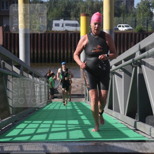 11.08.2024 - GEWOBA Citytriathlon Bremen Lena Gebhardt http://msf.ph/oto/6775184 11.08.2024 10:12:24 Schwimmen 36, 38, 68, 104 meine-sportfotos.de