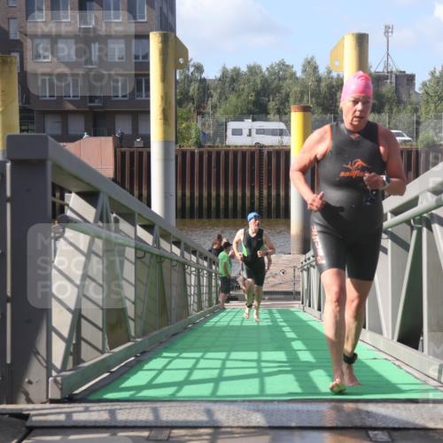 11.08.2024 - GEWOBA Citytriathlon Bremen Lena Gebhardt http://msf.ph/oto/6775185 11.08.2024 10:12:25 Schwimmen 36, 38, 68, 104 meine-sportfotos.de