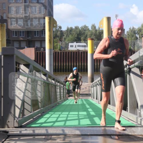 11.08.2024 - GEWOBA Citytriathlon Bremen Lena Gebhardt http://msf.ph/oto/6775188 11.08.2024 10:12:25 Schwimmen 36, 38, 68, 104 meine-sportfotos.de