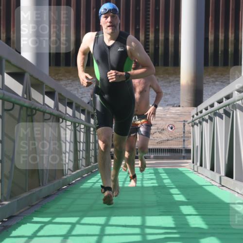 11.08.2024 - GEWOBA Citytriathlon Bremen Lena Gebhardt http://msf.ph/oto/6775189 11.08.2024 10:12:27 Schwimmen 36, 38, 68, 104 meine-sportfotos.de