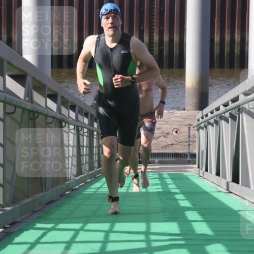 11.08.2024 - GEWOBA Citytriathlon Bremen Lena Gebhardt http://msf.ph/oto/6775190 11.08.2024 10:12:27 Schwimmen 36, 38, 68, 104 meine-sportfotos.de