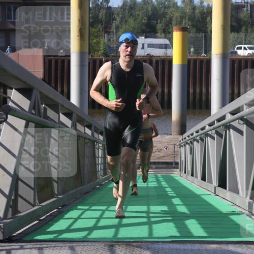11.08.2024 - GEWOBA Citytriathlon Bremen Lena Gebhardt http://msf.ph/oto/6775193 11.08.2024 10:12:28 Schwimmen 36, 38, 104 meine-sportfotos.de