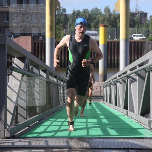 11.08.2024 - GEWOBA Citytriathlon Bremen Lena Gebhardt http://msf.ph/oto/6775195 11.08.2024 10:12:28 Schwimmen 36, 38, 104 meine-sportfotos.de
